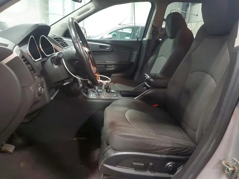 2011 CHEVROLET TRAVERSE LT  