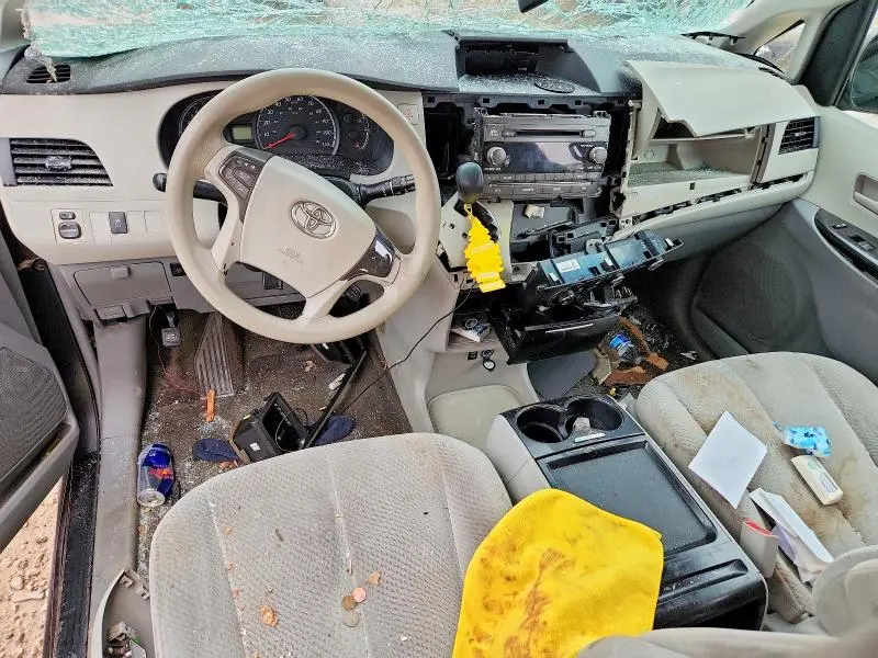 2011 TOYOTA SIENNA LE 8-PASSENGER  