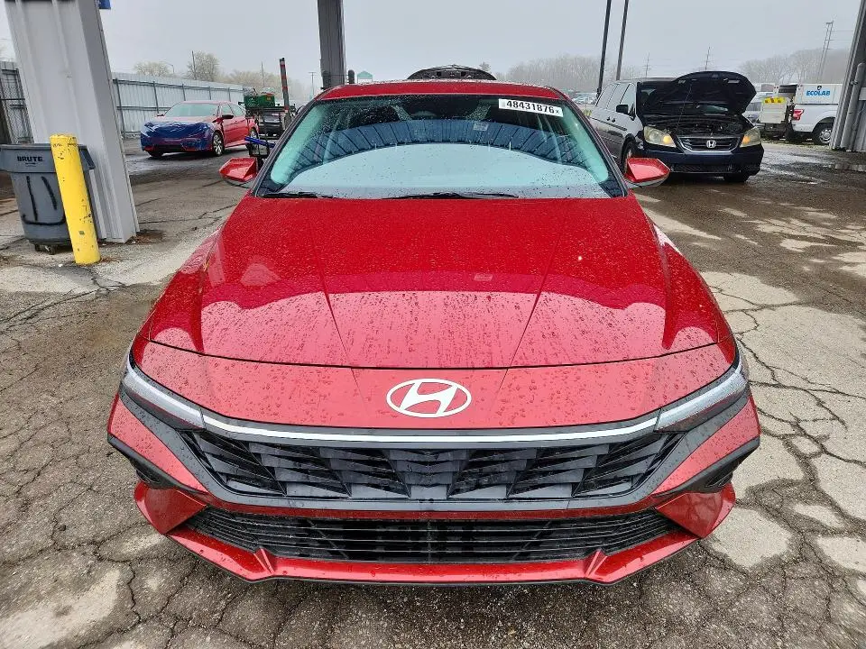 2025 HYUNDAI ELANTRA SE  