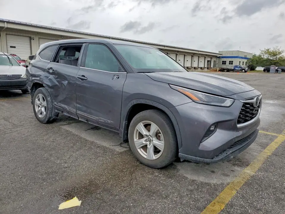 2022 TOYOTA HIGHLANDER LE  