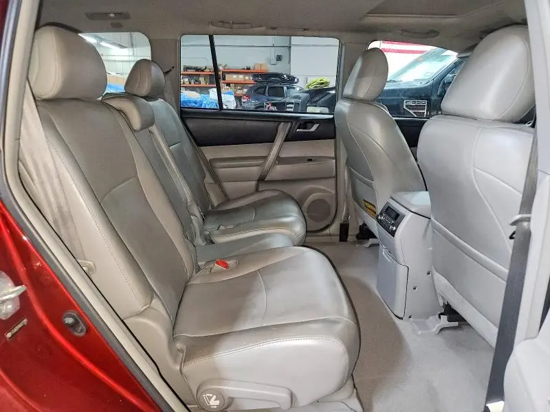 2010 TOYOTA HIGHLANDER SE  