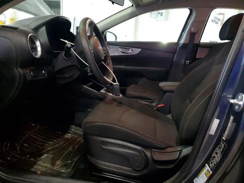 2023 KIA FORTE LX  