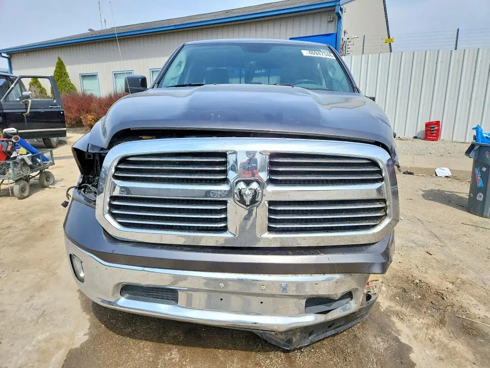 2016 RAM 1500 SLT  