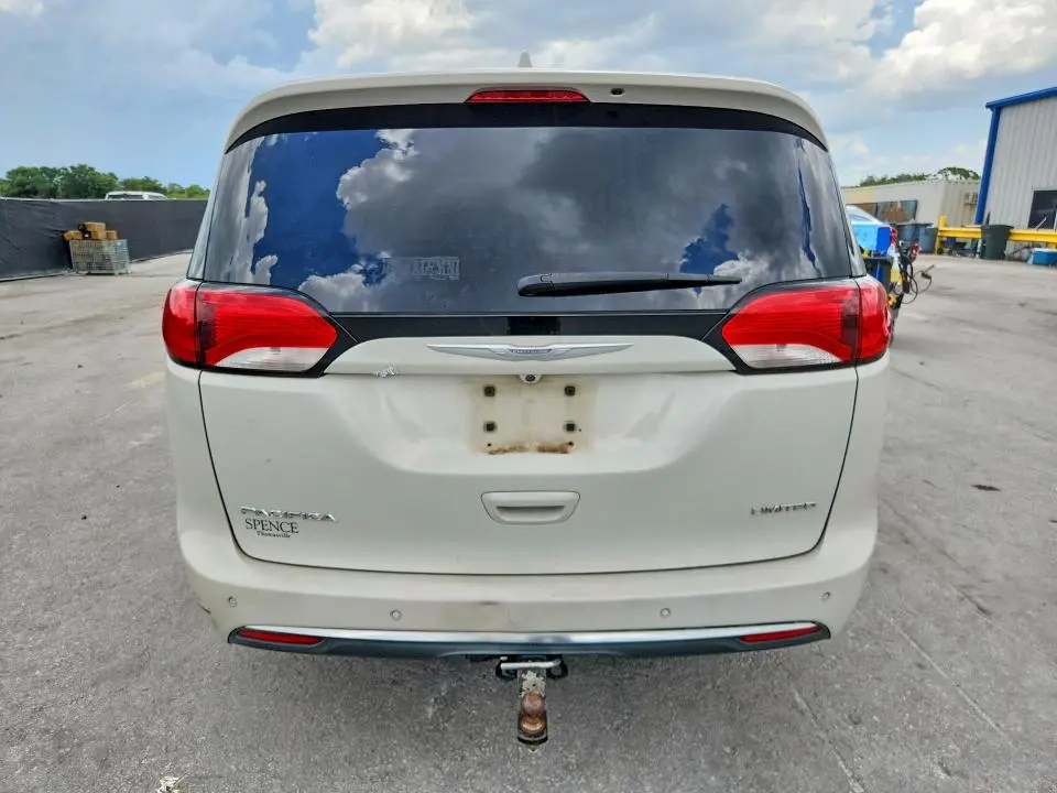 2017 CHRYSLER PACIFICA LIMITED  