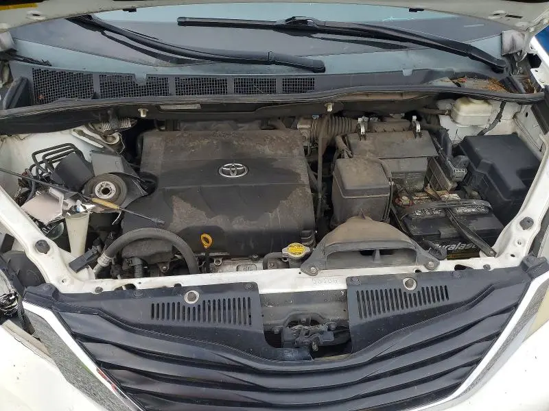 2011 TOYOTA SIENNA LE  