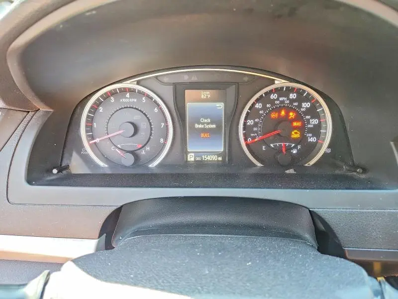2016 TOYOTA CAMRY SE  