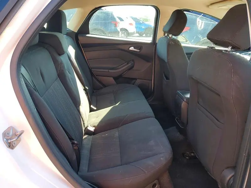 2015 FORD FOCUS SE  