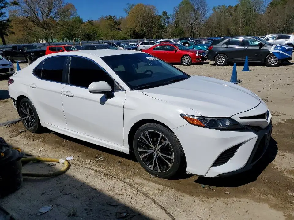 2019 TOYOTA CAMRY SE  