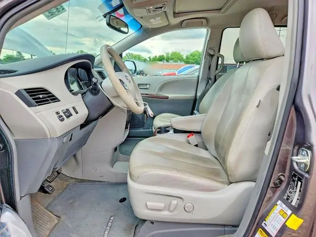 2014 TOYOTA SIENNA XLE 8-PASSENGER  