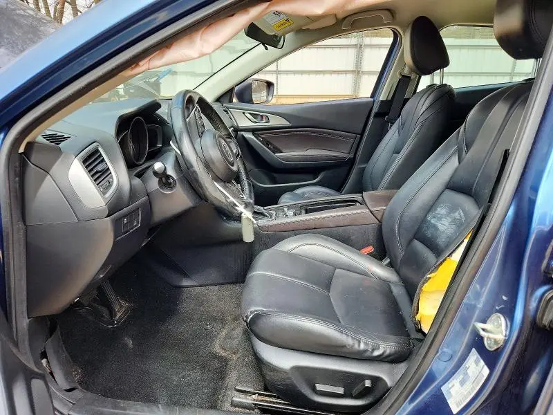 2018 MAZDA 3 TOURING  