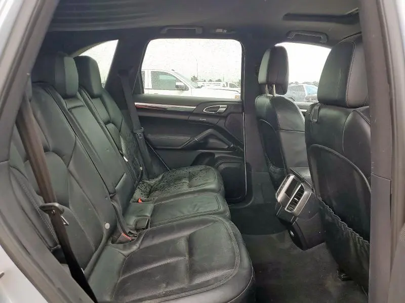 2016 PORSCHE CAYENNE   
