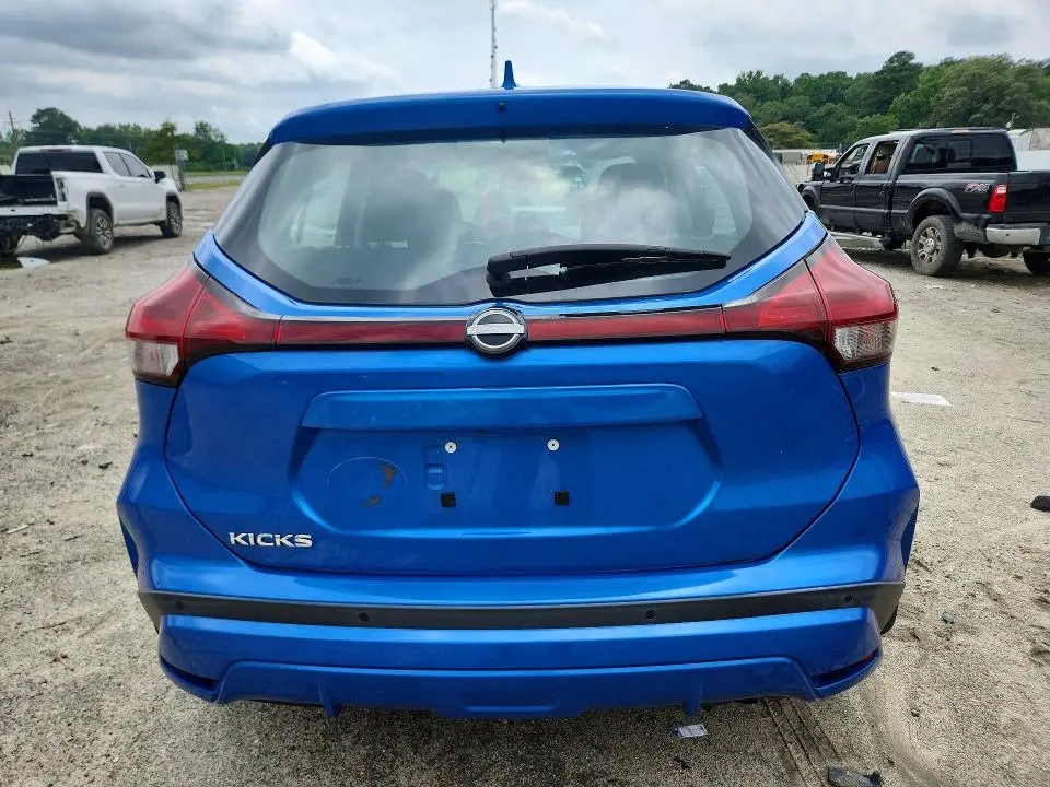 2022 NISSAN KICKS S  