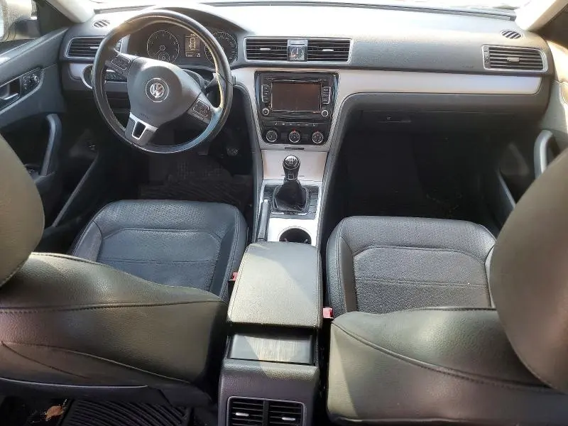 2013 VOLKSWAGEN PASSAT SE  
