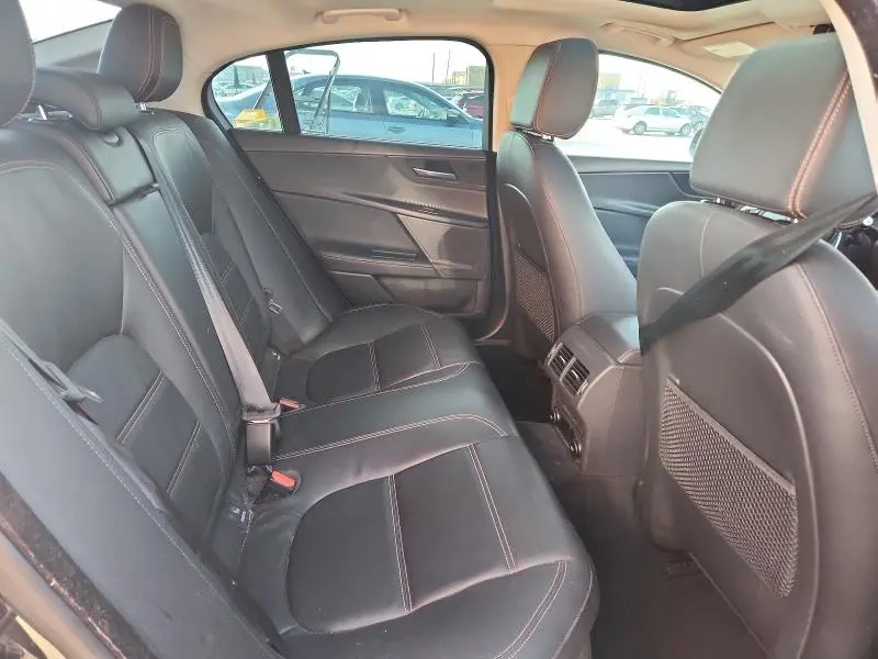 2017 JAGUAR XE PRESTIGE  