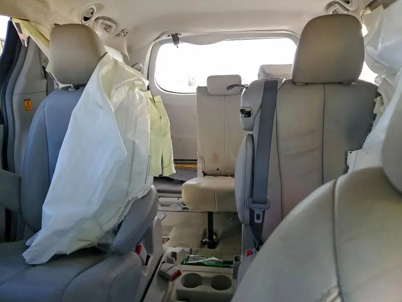 2013 TOYOTA SIENNA XLE  