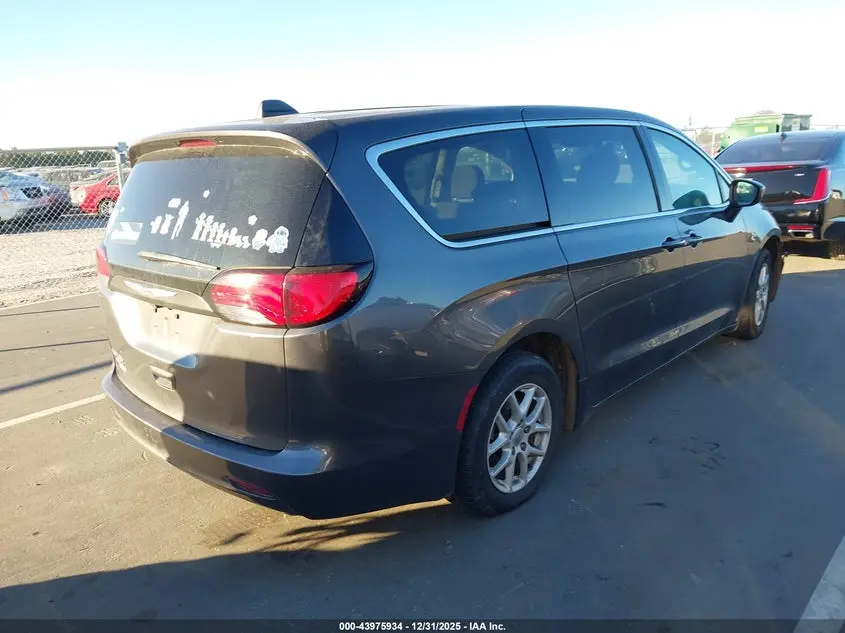 2021 CHRYSLER VOYAGER LX