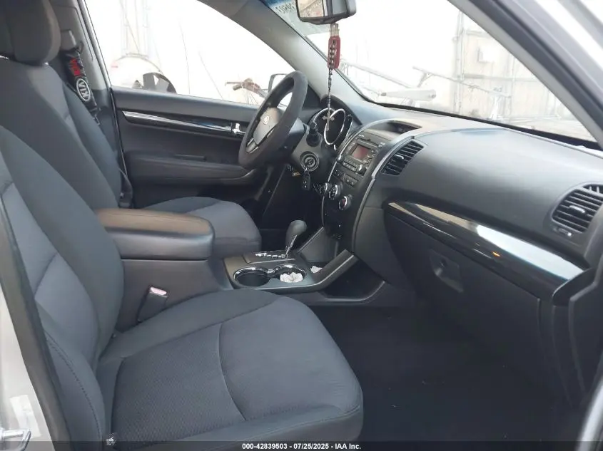 2012 KIA SORENTO LX