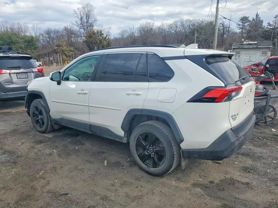 2022 TOYOTA RAV4 XLE  