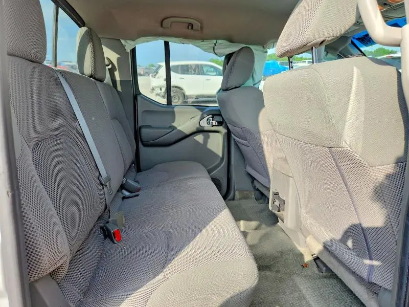 2016 NISSAN FRONTIER SV  