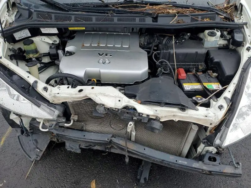 2010 TOYOTA SIENNA XLE  