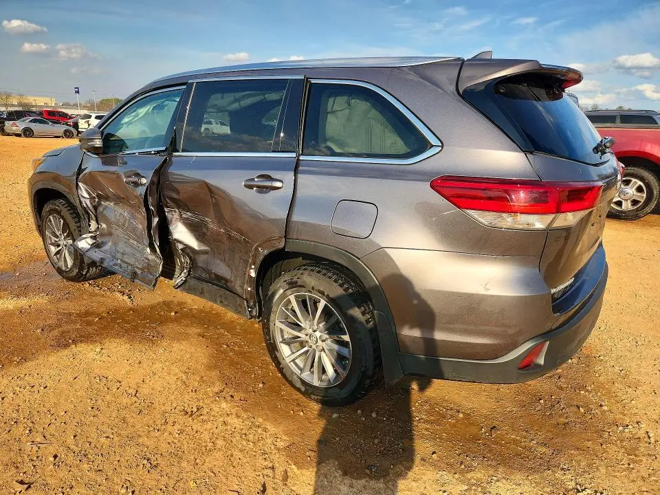 2019 TOYOTA HIGHLANDER XLE  