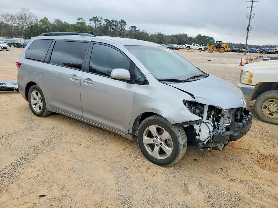 2016 TOYOTA SIENNA LE  