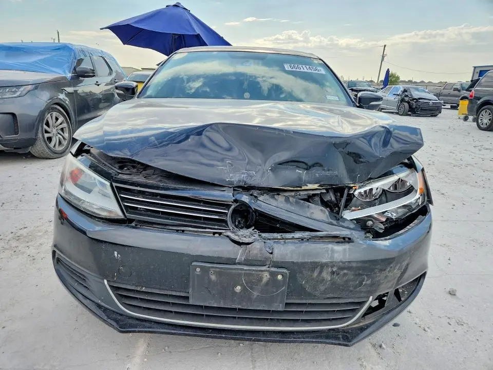 2013 VOLKSWAGEN JETTA SE  