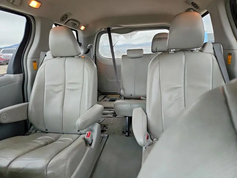 2014 TOYOTA SIENNA XLE 7-PASSENGER  