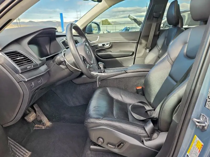 2020 VOLVO XC90 T5 MOMENTUM  