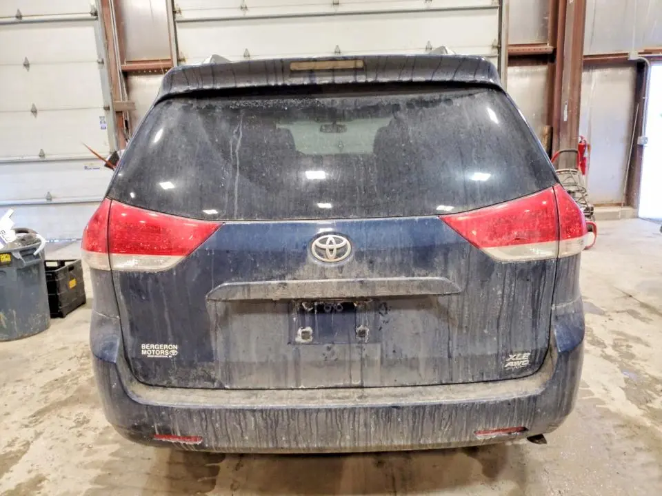 2012 TOYOTA SIENNA XLE  