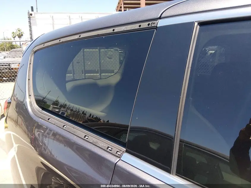 2020 CHRYSLER VOYAGER LX