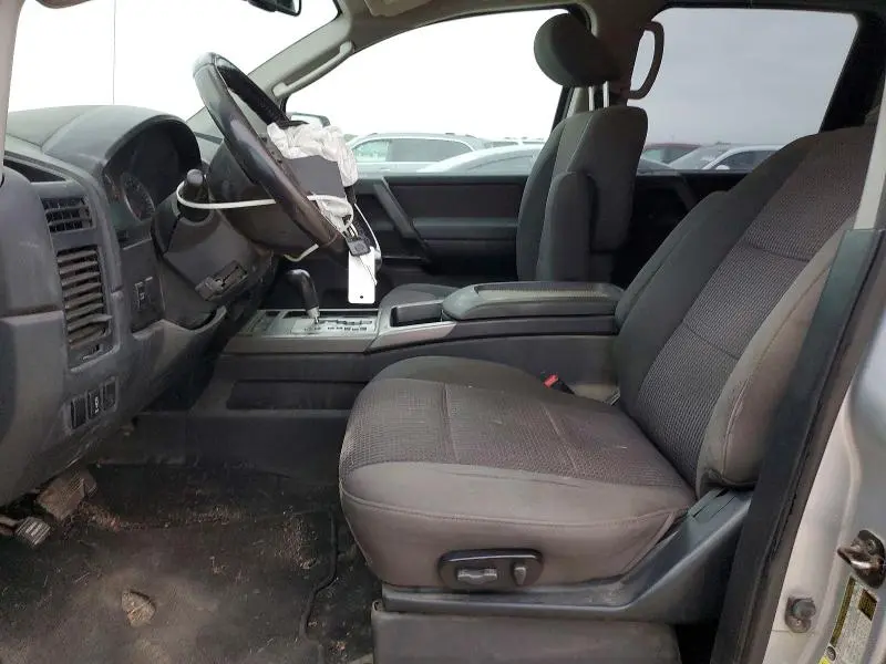 2010 NISSAN TITAN SE  