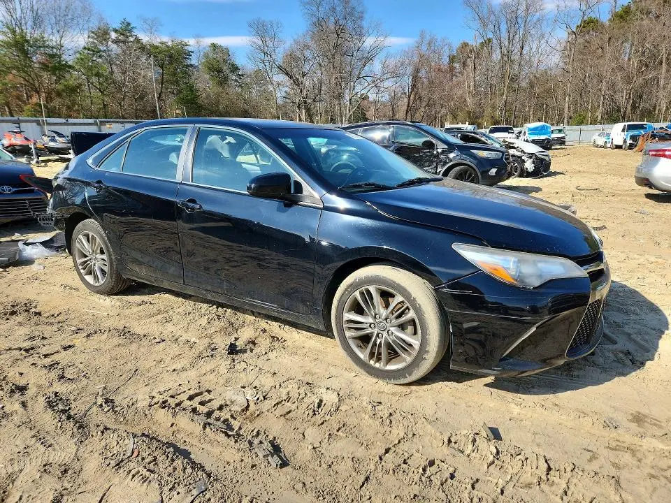 2017 TOYOTA CAMRY SE  