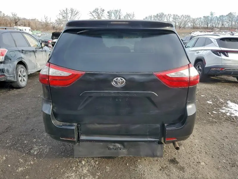 2020 TOYOTA SIENNA   