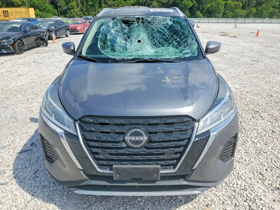 2024 NISSAN KICKS SV  