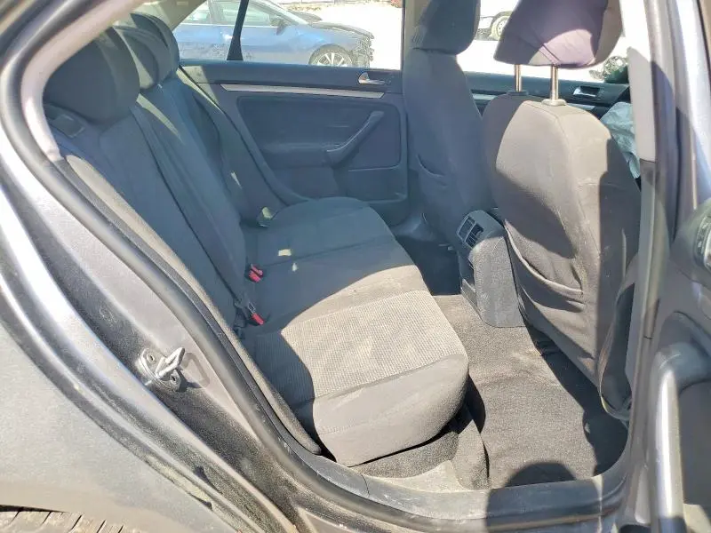 2010 VOLKSWAGEN JETTA   