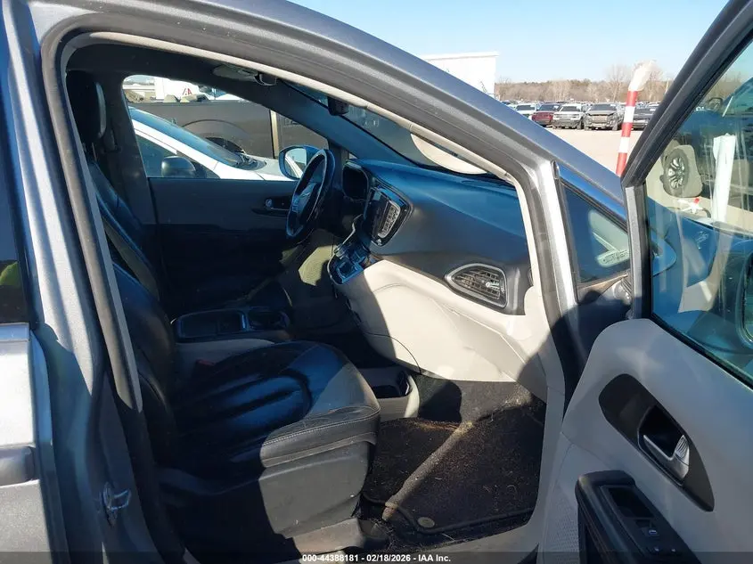 2020 CHRYSLER PACIFICA TOURING L