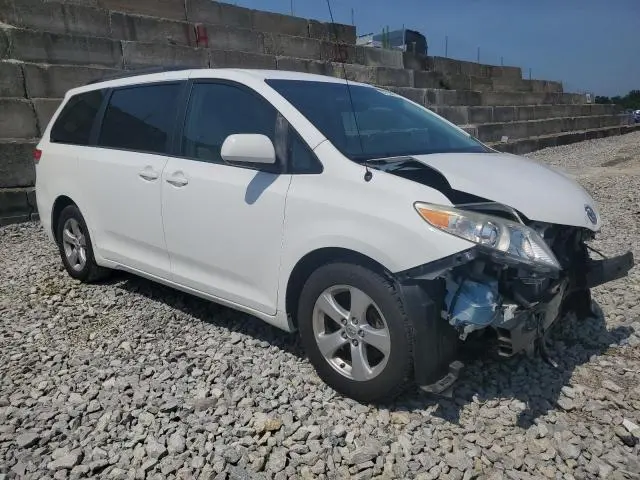 2013 TOYOTA SIENNA LE  