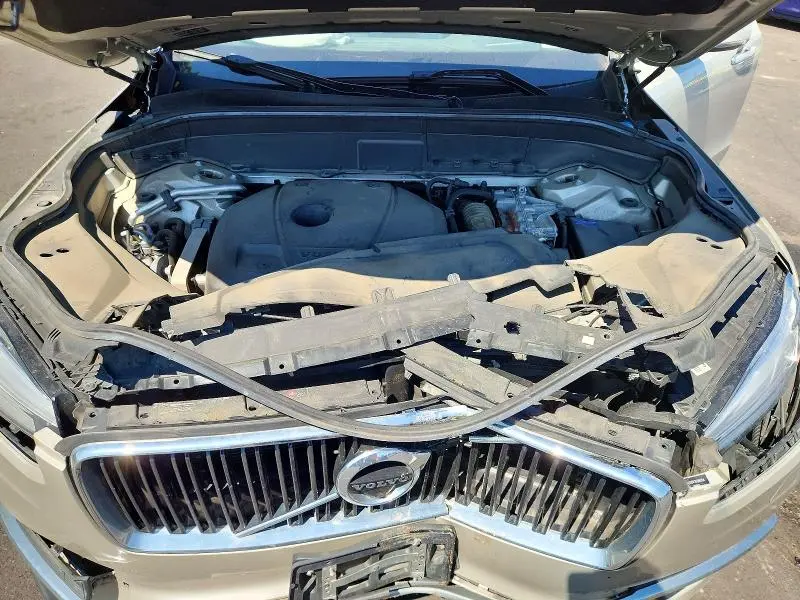 2016 VOLVO XC90 T8  