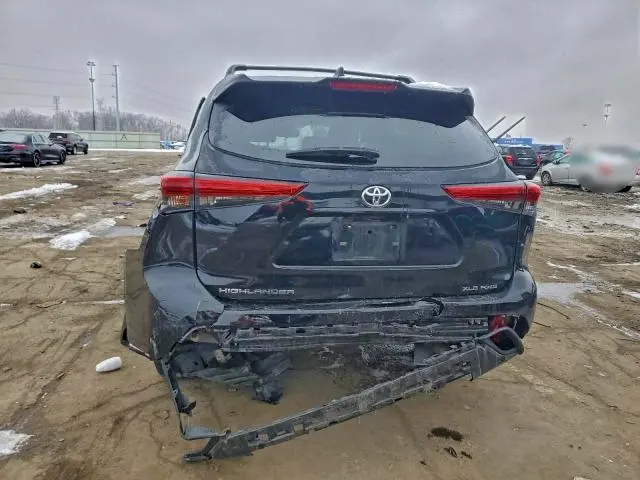 2022 TOYOTA HIGHLANDER XLE  