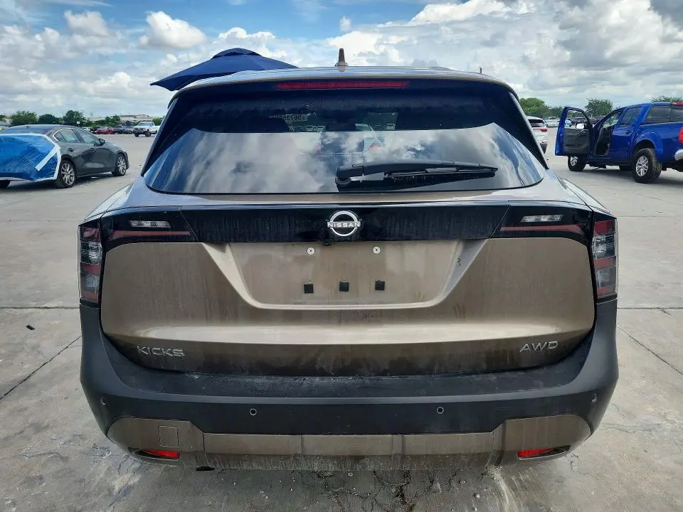 2025 NISSAN KICKS SV  