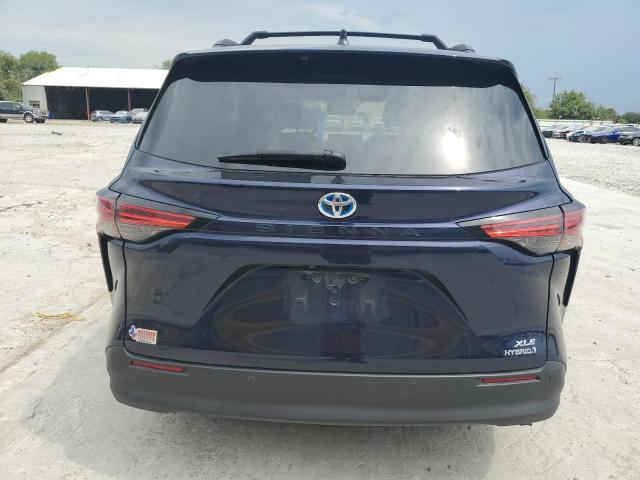 2022 TOYOTA SIENNA XLE