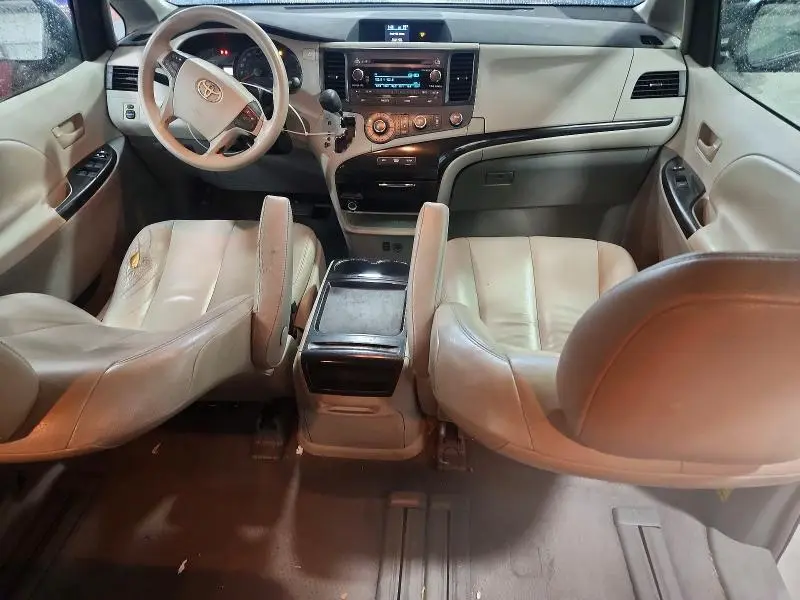 2011 TOYOTA SIENNA LE  