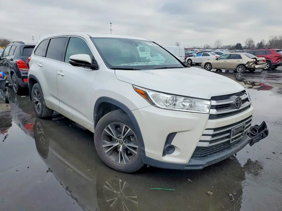 2017 TOYOTA HIGHLANDER LE  