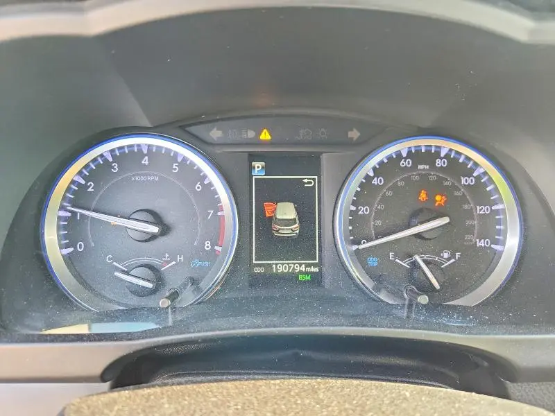 2019 TOYOTA HIGHLANDER SE  