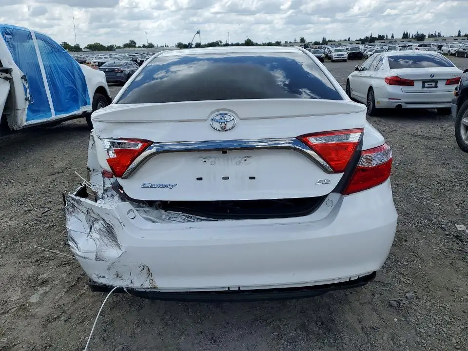 2016 TOYOTA CAMRY SE  