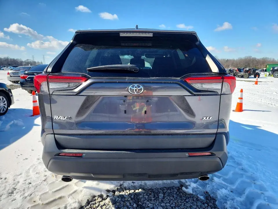 2019 TOYOTA RAV4 XLE  