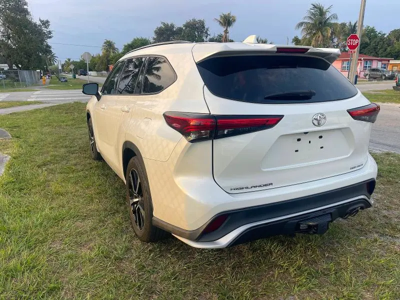 2021 TOYOTA HIGHLANDER XSE  