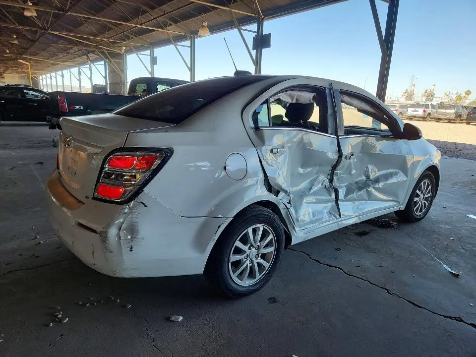 2017 CHEVROLET SONIC LT  