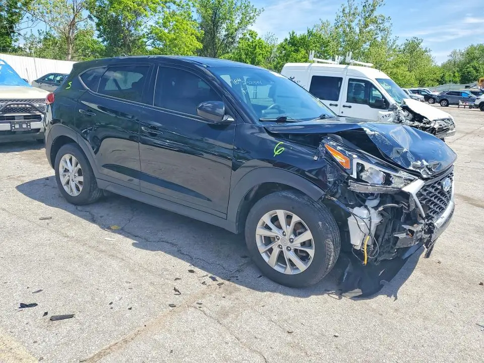 2021 HYUNDAI TUCSON SE  